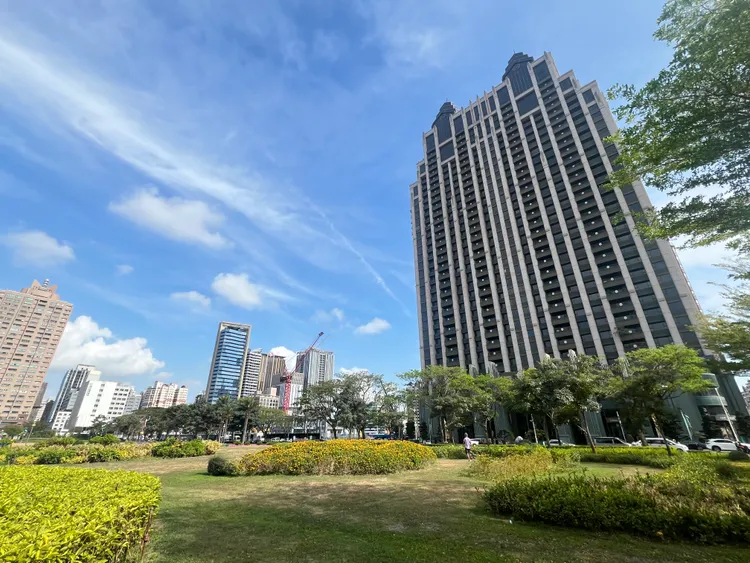 農16特區最高單價為京城建設面公園景觀宅「京城天贊」，每坪最高72萬元。葉家銘攝