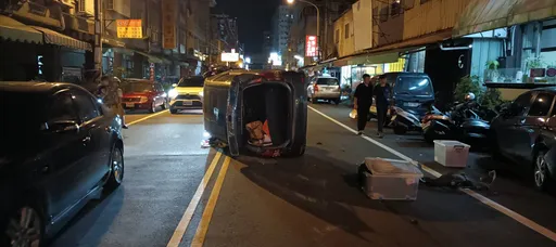 台中婦駕車連撞路邊7車!車側翻幸無人傷 又是酒駕惹的禍