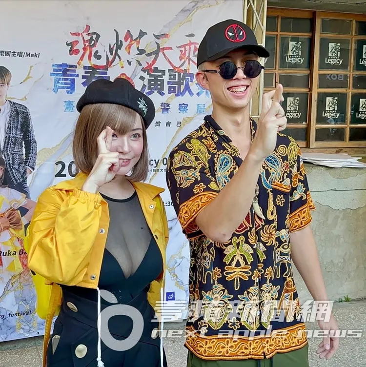 孫安佐與郭鬼鬼，2人一同比出《咒術回戰》的結印手勢。特勤中心攝