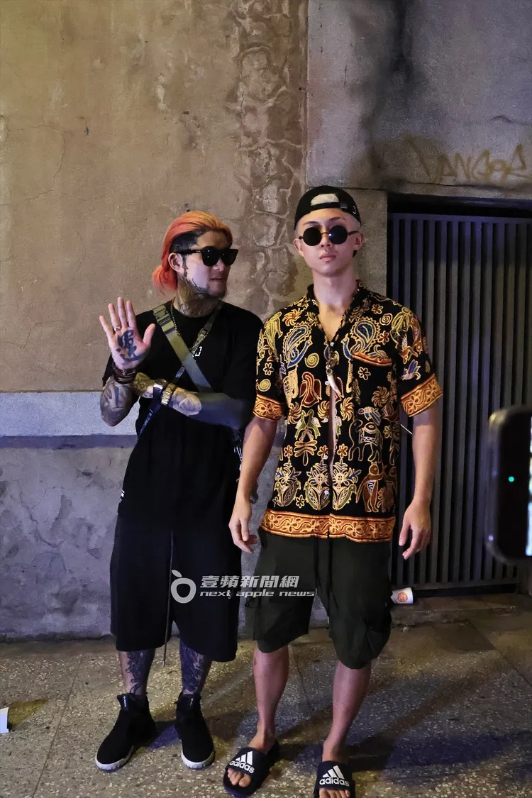 「大麻煩」的重讀（左）表示，擔任孫安佐經紀人及「翻譯員」一職。特勤中心攝