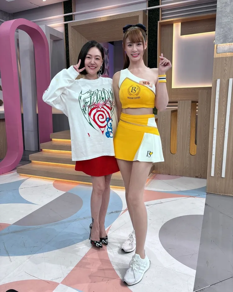 短今上節目與小S合影。翻攝短今IG