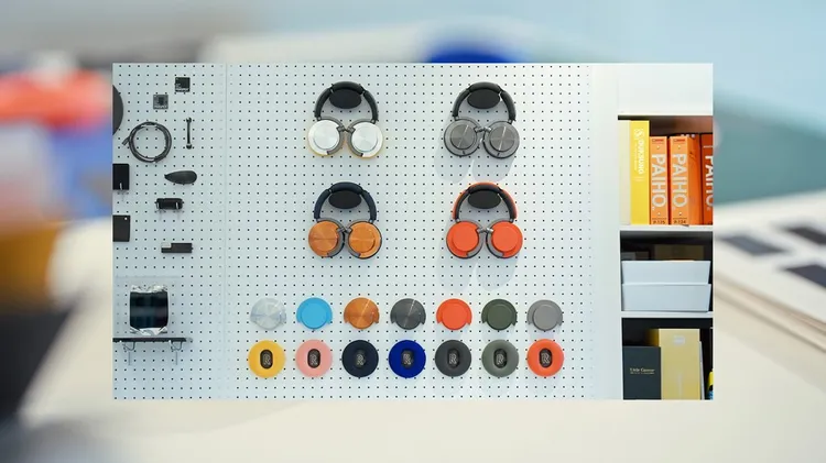 Dyson OnTrac降噪耳機提供消費者多種耳機外殼與耳墊，多元色彩搭配引領今夏時尚潮流。Dyson提供。