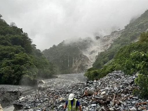 花蓮鐵公路全中斷!公路局:這次土石流比之前更嚴重