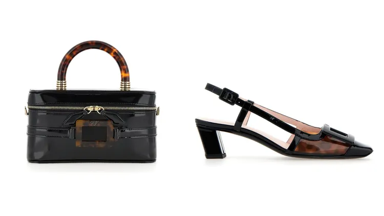 Belle Vivier玳瑁方扣迷你化妝盒（左）8萬600元、Belle Vivier玳瑁漆皮後繫帶低跟鞋（右）。品牌提供