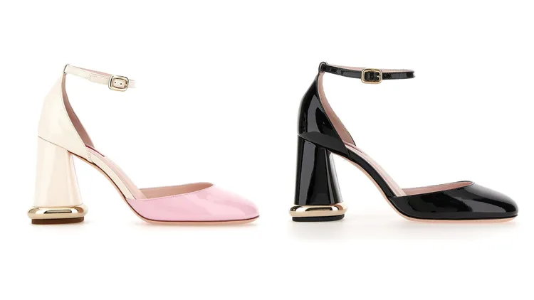 Viv Podium粉色飾扣高跟鞋（左）、Viv Podium黑色飾扣高跟鞋（右），各4萬2000元。品牌提供