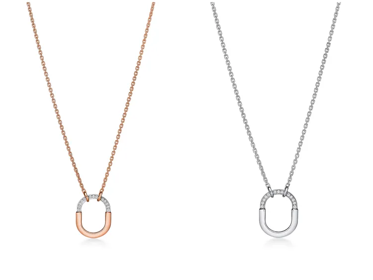 Tiffany Lock雙色金半鋪鑲鑽石小型款項鍊（左）13萬9000元、18K白金半鋪鑲鑽石小型款項鍊（右）14萬4000元。品牌提供