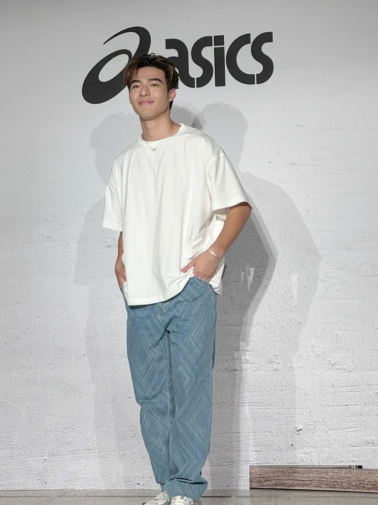 陳昊森以陽光大男孩的造型登場。劉旻君攝