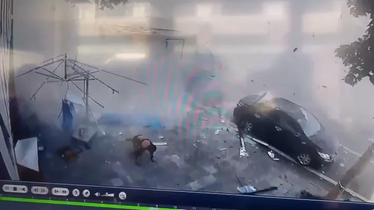 火鍋店爆炸時威力巨大。翻攝自X