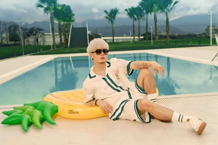 鼓手阿電帥氣，深受不少男女粉絲喜愛。不搖就滾提供