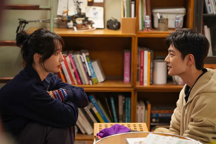 白百何（左）與肖戰偶遇結緣最後攜手相伴。八大提供