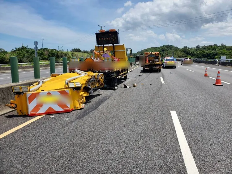 緩撞車被BMW狠撞。民眾提供