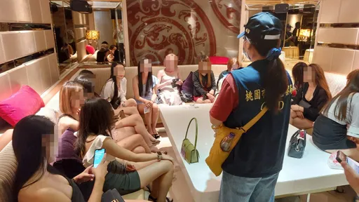 辣乳美腿排排坐!桃園警察局長領軍 掃蕩黑金槍毒詐