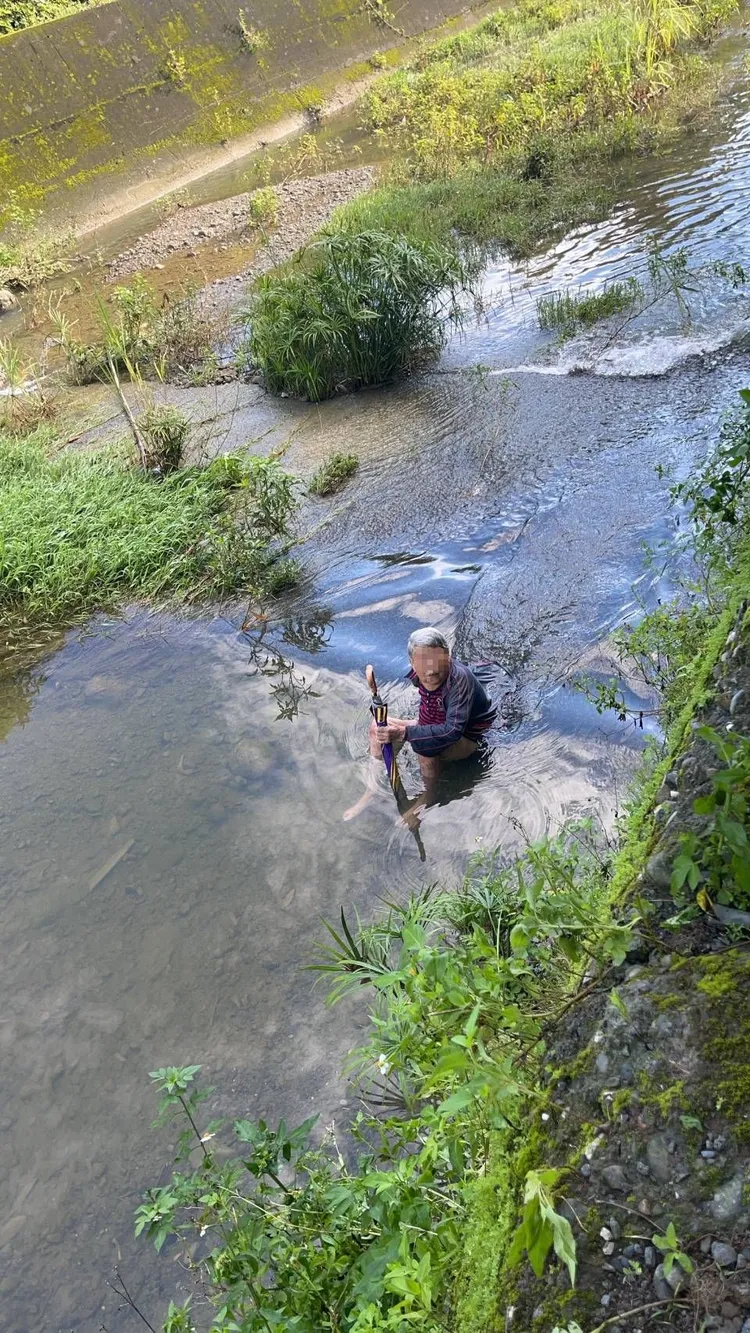 王姓阿嬤受困溝渠中長達4個小時。民眾提供