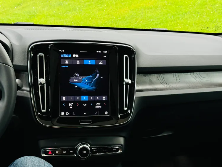 獨有的Clean Zone隧道式多層淨化程序利用靜電科技篩檢吸附懸浮微粒和花粉。記者趙筱文 攝影。