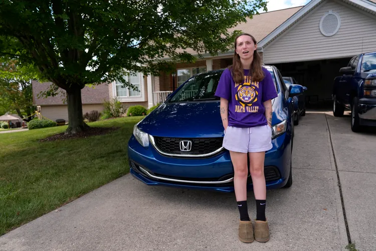 槍案現場鄰居摩爾表示，原本派對很吵，然後就傳出槍聲。美聯社