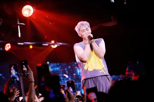 小樂出道10週年！自掏腰包6位數寵粉　揪歌迷出國他買單