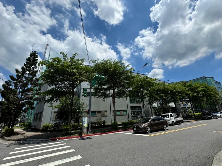 位於內湖的貝克漢高爾夫練習場外觀。特勤中心攝