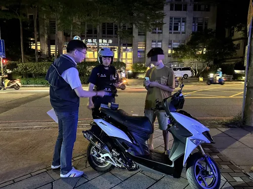 還靜於民!中壢警暑假靜桃專案奏效 1晚10起違規!無照少年被攔當場噴飛近2萬
