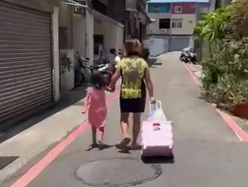 竹縣6歲女童赤腳走柏油「腳底起水泡」　單親身世曝！社會處緊急安置