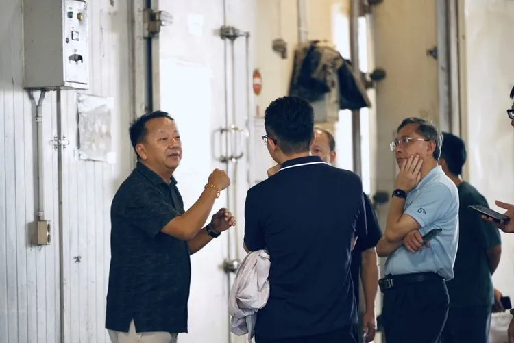 好食好事加速器帶領台灣食農科技新創團隊走入印尼當地農企業場域，實際了解。頂新和德文教基金會提供