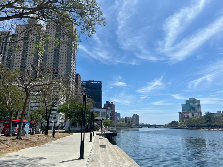 愛河宅有很多，但真正精華區只有在精華區只有在七賢二路與五福三路，也就是「愛之船」行駛區。葉家銘攝