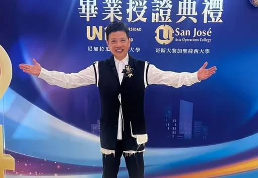 陈凯伦凌晨为主持做准备 苦撑9小时「下台走不动」老婆忧心不已