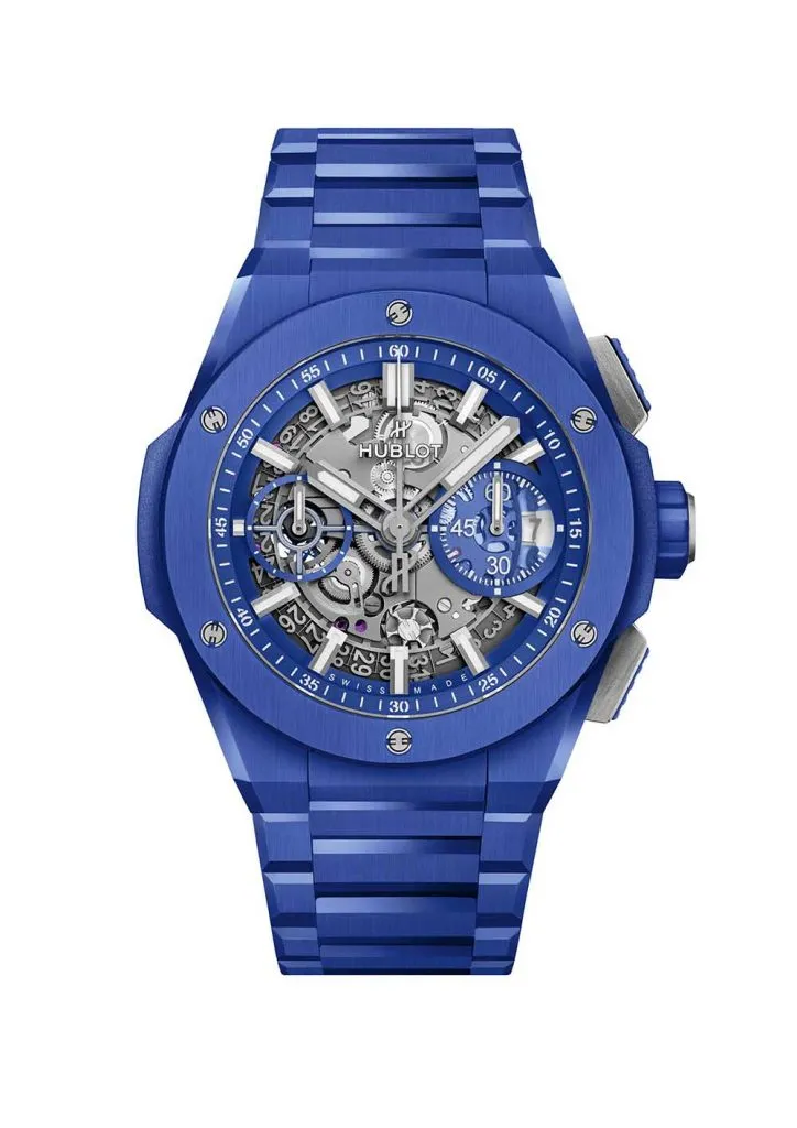 HUBLOT Big Bang Integrated靛藍陶瓷計時碼錶，42mm，緞面及拋光陶瓷錶殼，啞光鏤空式錶盤，緞面及拋光陶瓷錶練，HUB1280 Unico自製自動上鍊飛返計時機芯，動力儲存72小時，防水深度100米，限量250只，74萬9000元。品牌提供
