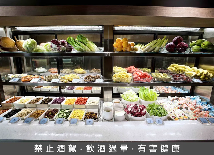 ust Sleep捷絲旅台北西門館「大稻埕夏日節」住房，依人數免費獲贈夕陽遊河船票及臺虎精釀啤酒及翌日豐盛吃到飽自助式早餐。業者提供