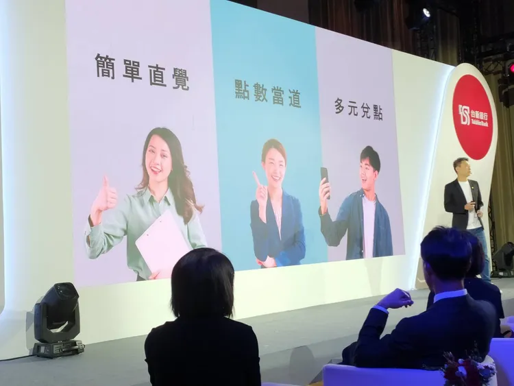 台新銀行今宣布推出經典玫瑰卡、太陽卡指定卡別新權益，祭出全新「天天刷、大筆刷」最高回饋3.8%無上限方案。許麗珍攝