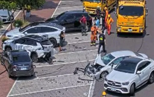 國1楊梅休息站6車事故 3人受傷送醫