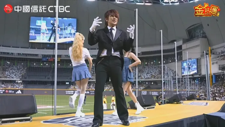 TANAKA驚喜登場。翻攝YouTube