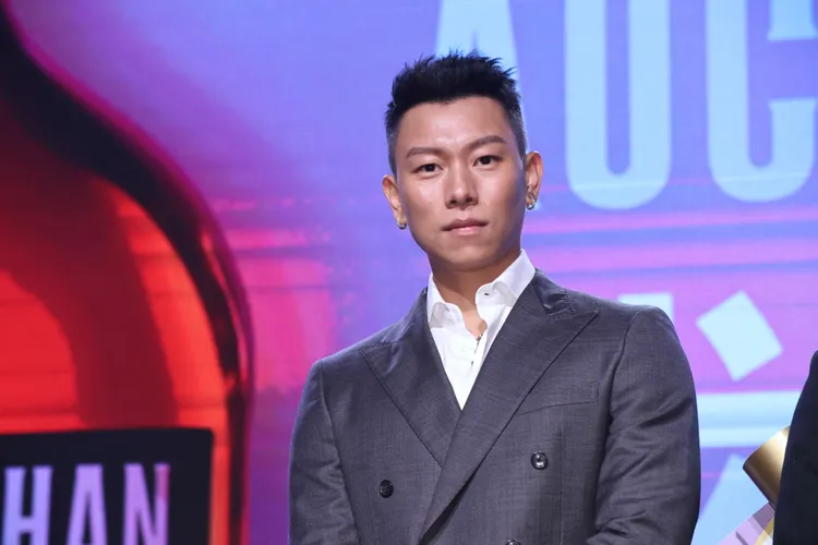 瘦子帥氣出席代言記者會。娛樂中心攝