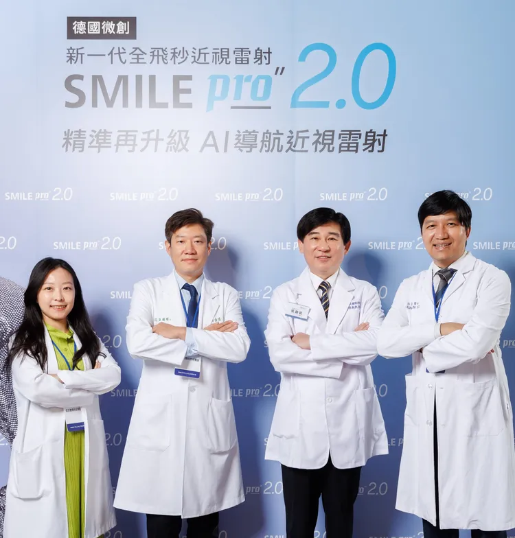 左至右：諾貝爾眼科診所呂宥萱醫師、胡自得醫師、總院長 張朝凱醫師、林宜鴻醫師