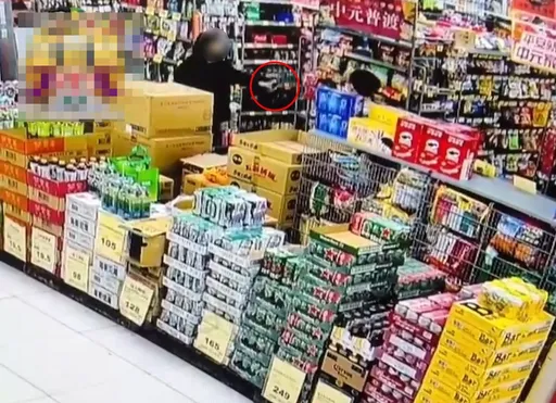 台中男大生凌晨逛家乐福这原因被劝离 竟持辣椒水喷店员!最重罚1.8万