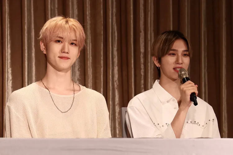 YEWANG（左）提到上次在台拍《Breathe in Love》MV在車站取景，BAEKSEUNG難忘柚子拉麵。彭欣偉攝