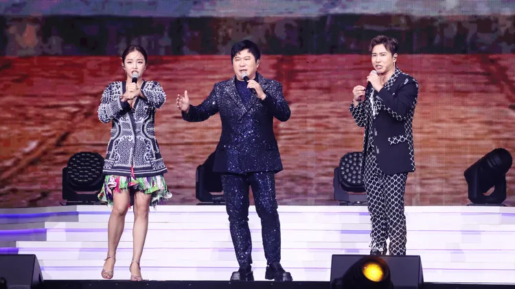 胡瓜領軍子弟兵歐漢聲、賴慧如主持。高流提供