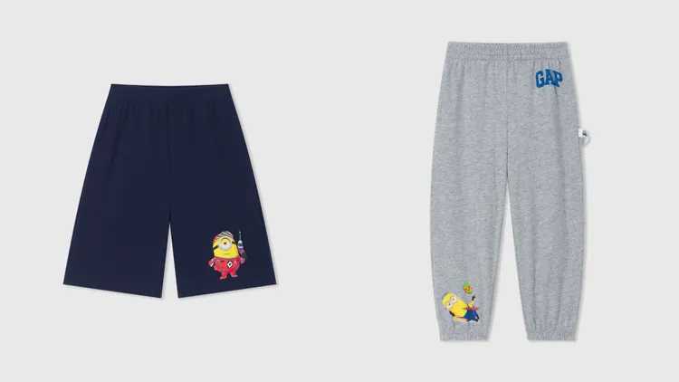 Gapx小小兵男裝印花鬆緊短褲（左）399元、印花束口鬆緊棉褲（右）999元。品牌提供