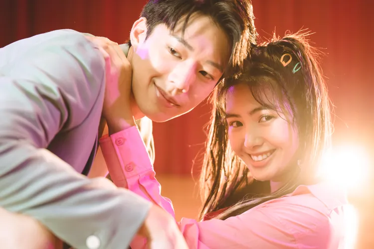 雷嘉汭（右）夢見黃信赫 。CATCHPLAY+提供