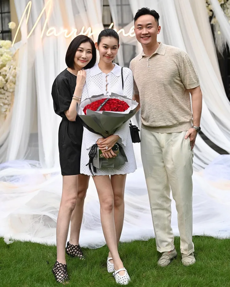 錢德月（左起）、Tiffany與Tiffany的未婚夫。翻攝錢德月IG