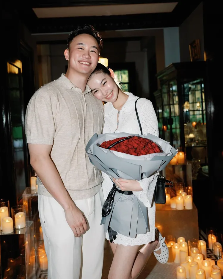 Tiffany（右）上月被求婚成功。翻攝tiffany IG