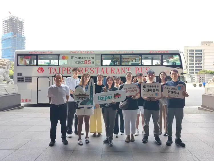 觀傳局表示，韓國旅行業者體驗臺北雙層餐車後紛紛表示有吸引力。觀傳局提供
