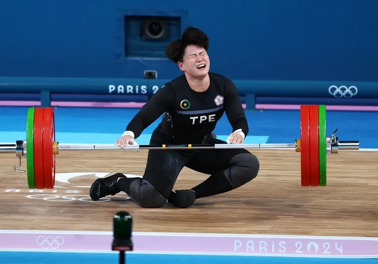 陳玟卉在巴黎奧運71公斤級賽事中表現不盡理想，抓舉、挺舉都僅1把成功，在挺舉第3把挑戰140公斤失敗後跌倒。中央社