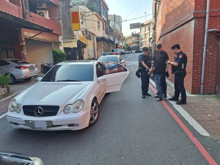 桃園警方查獲假車牌。警方提供