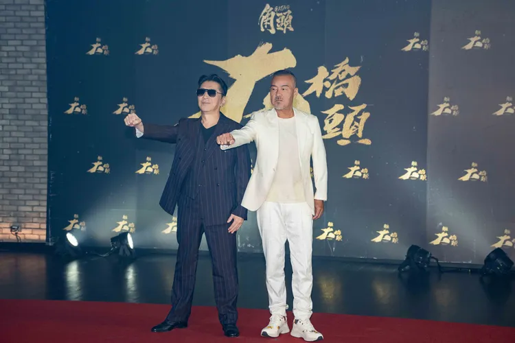 高捷、龍天翔。曼尼娛樂提供