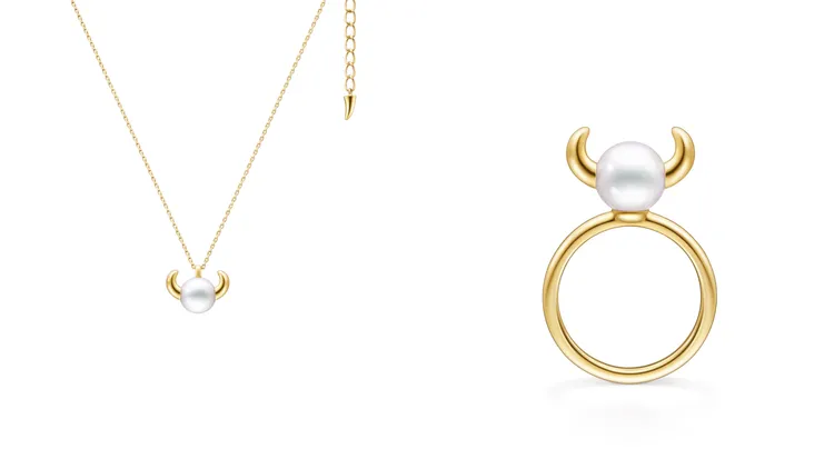 TASAKI x 藤本樹《預言的那由多》18K黃金&阿古屋珍珠墜鍊（左），7萬2500元、18K黃金&阿古屋珍珠戒指（右），9萬5000元。品牌提供