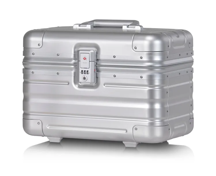 萬國通路鋁鎂合金化妝箱14吋，6980元。品牌提供