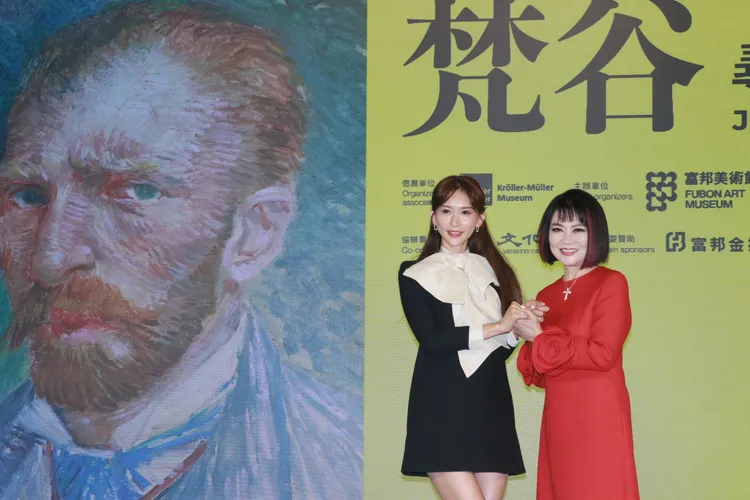 林志玲與館長相見歡。彭欣偉攝