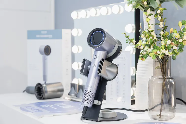 DIKE等離子護髮吹風機，3190元。品牌提供