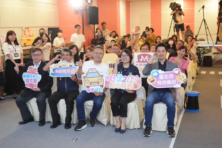 「好孕2U專車補助」週年活動，現場熱鬧。北市府提供