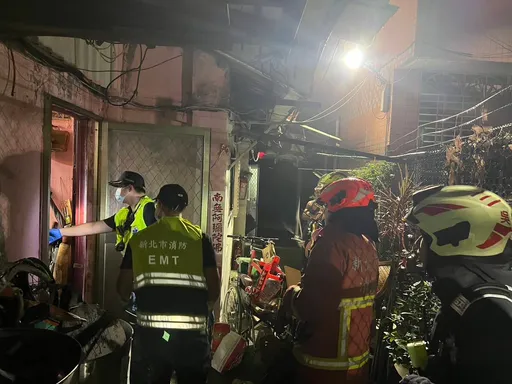 三重資收戶民宅凌晨火警　獨居老翁昏躺2樓臥室搶救不治